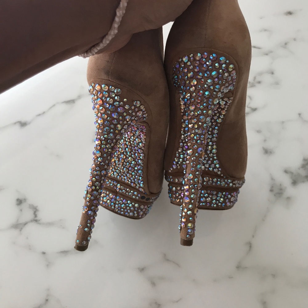 Brian Atwood Pumps 8.5
